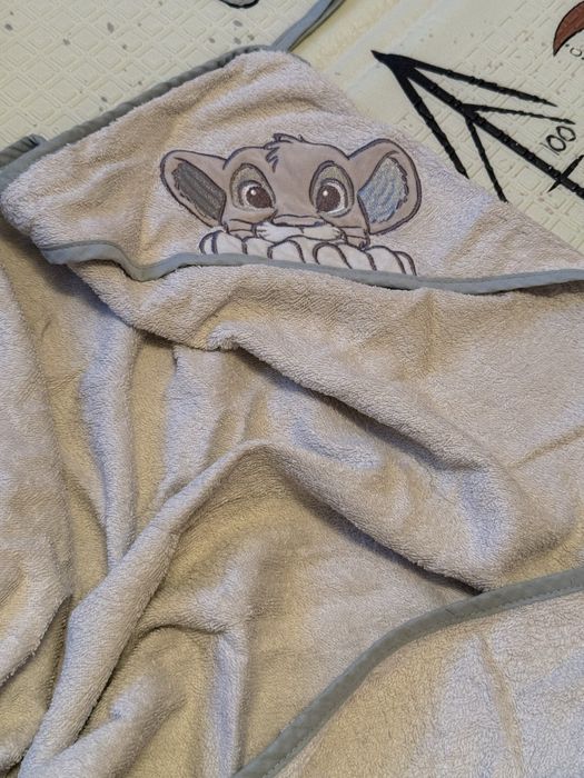 Okrycie kąpielowe ręcznik z kapturem Król Lew