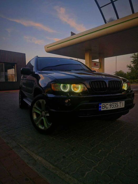 Автомобіль БМВ Х5 е53