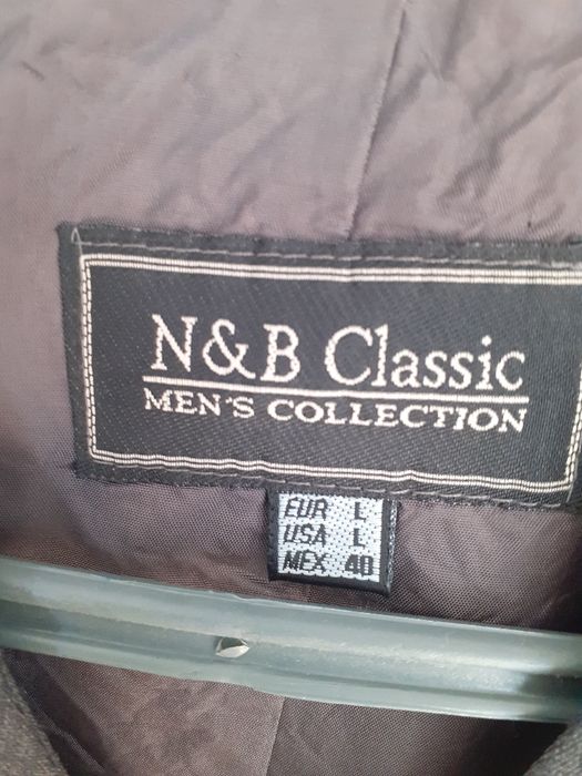 Calças e colete de fato