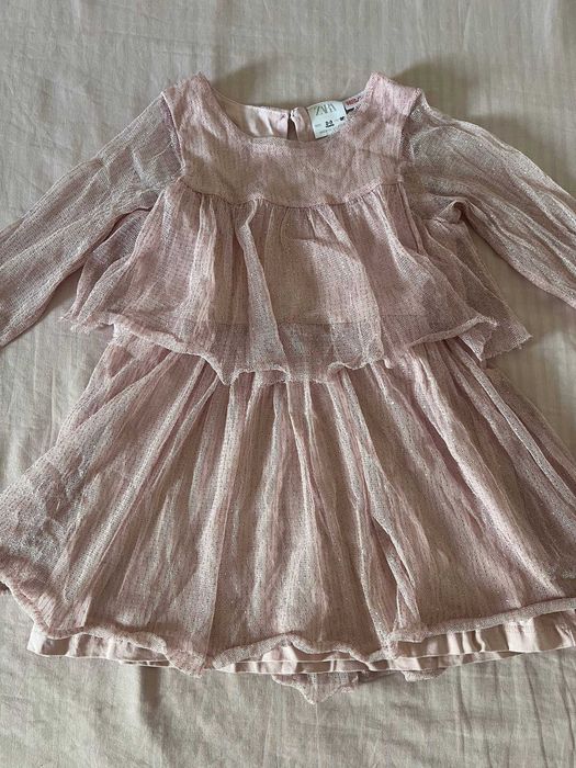 Vestido Zara de tule rosa-claro com folhos e brilhos, 2-3 anos