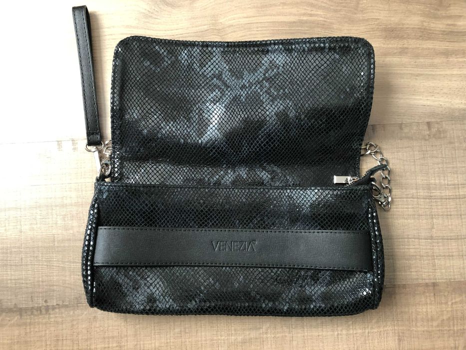 Nowa, skórzana , elegancka, torebka kopertówka Venezia, czarno-szara