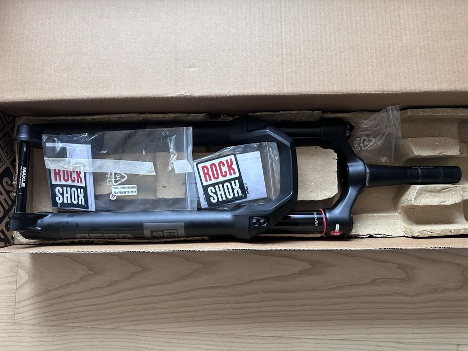 RockShox Reba RL Boost 29”, 110 mm skoku DebonAir