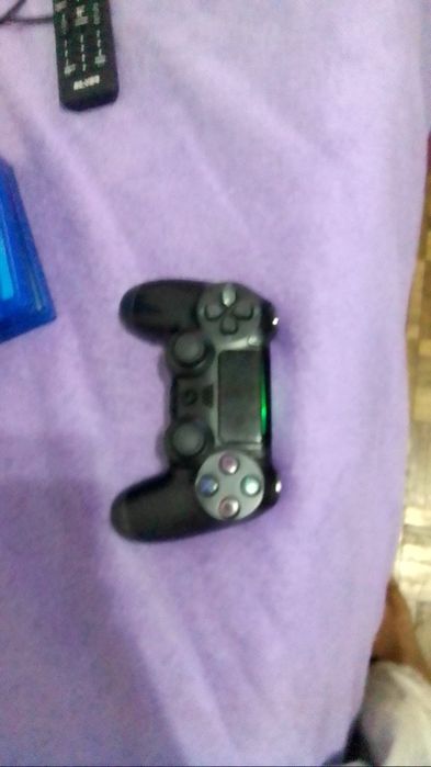 Ps4 com dois comandos mais pc portátil da Samsung mais jogos