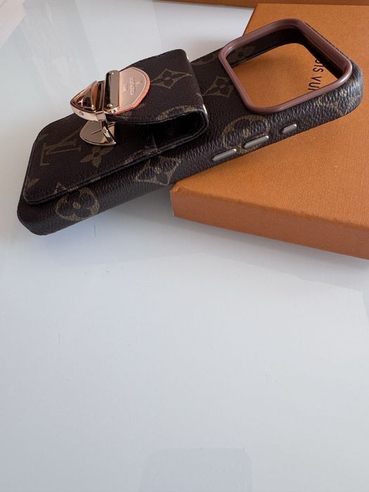 Piekne etui LV  na telefon  Iphon 17 pro max