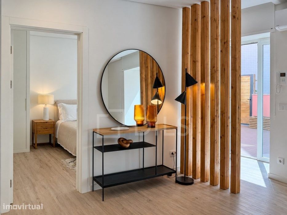 Apartamento T1, mobilado, com terraço e 1 lugar de estacionamento
