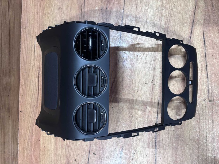 Panel radia / kratki nawiewu Mazda CX7