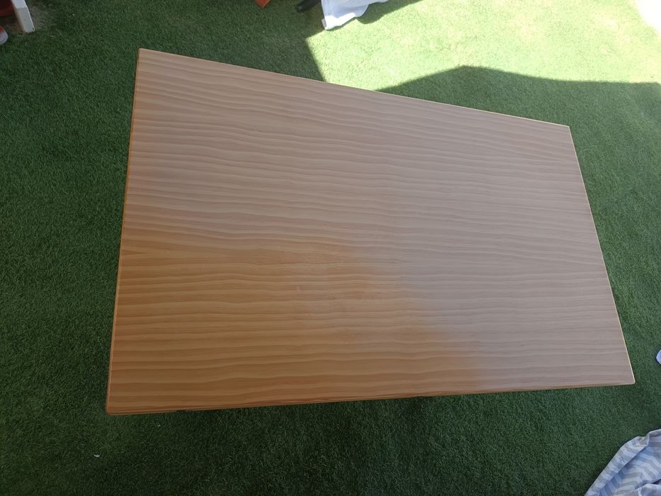 Mesa madeira e 4 bancos
