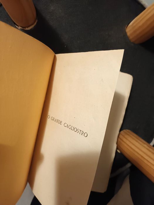 Livro vintage "O grande cagliostro"