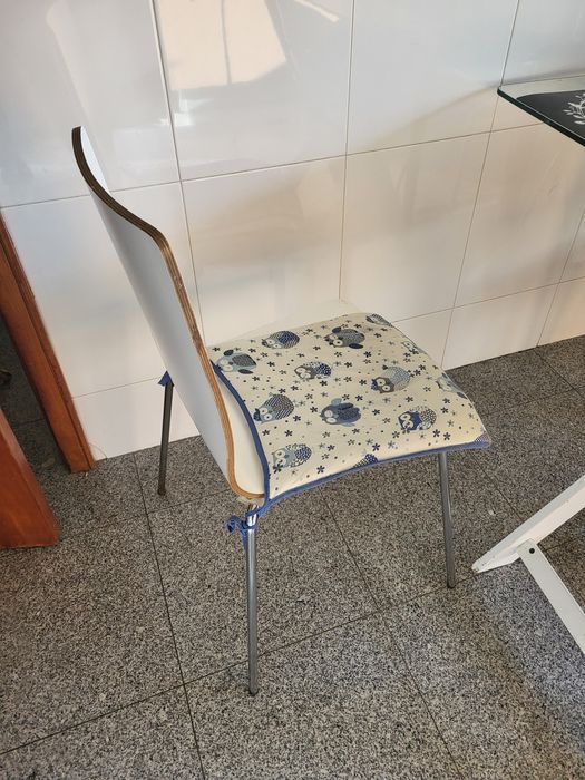 Mesa de cozinha em vidro + cadeiras