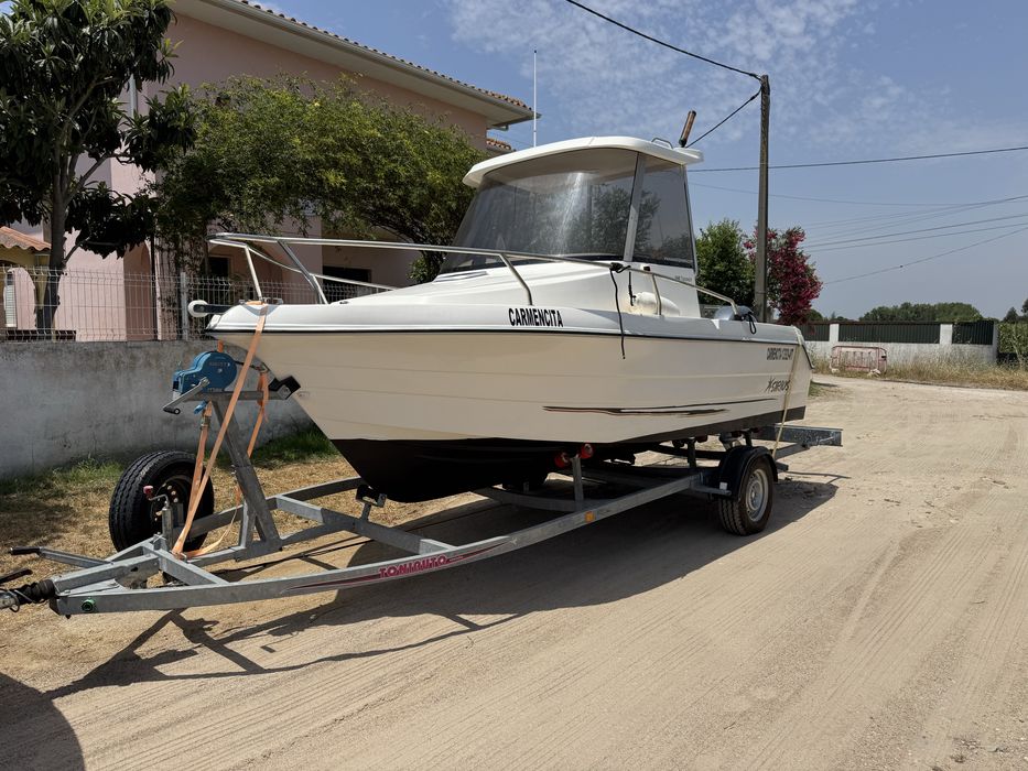 Barco motorizado semi novo