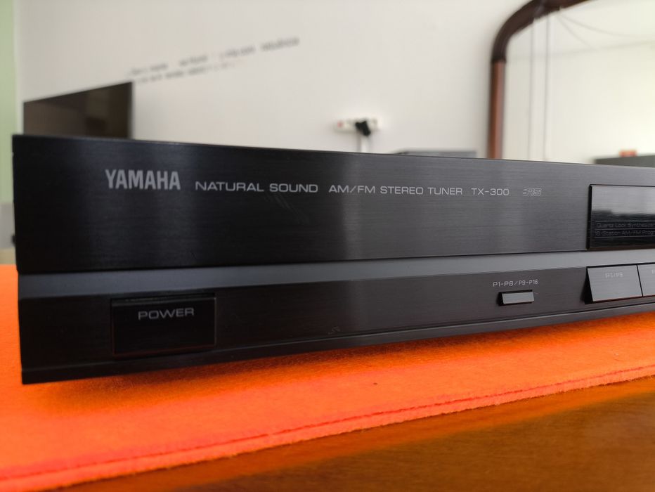 Yamaha AM/FM stereo Tuner TX -300