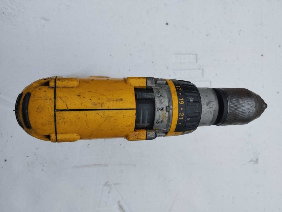 DeWalt DCD985 18V XRP, com carregador, sem baterias.