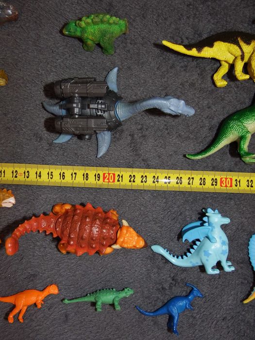 zestaw figurek dinozaurów Lego-nie lego
