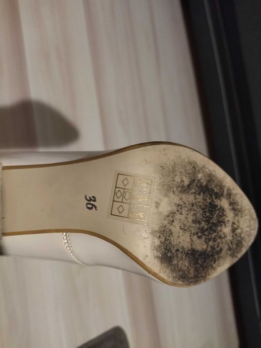 Szpilki damskie kolor ecru rozm. 36