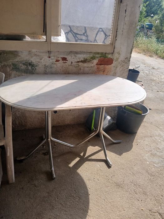 Mesa com pedra mármore