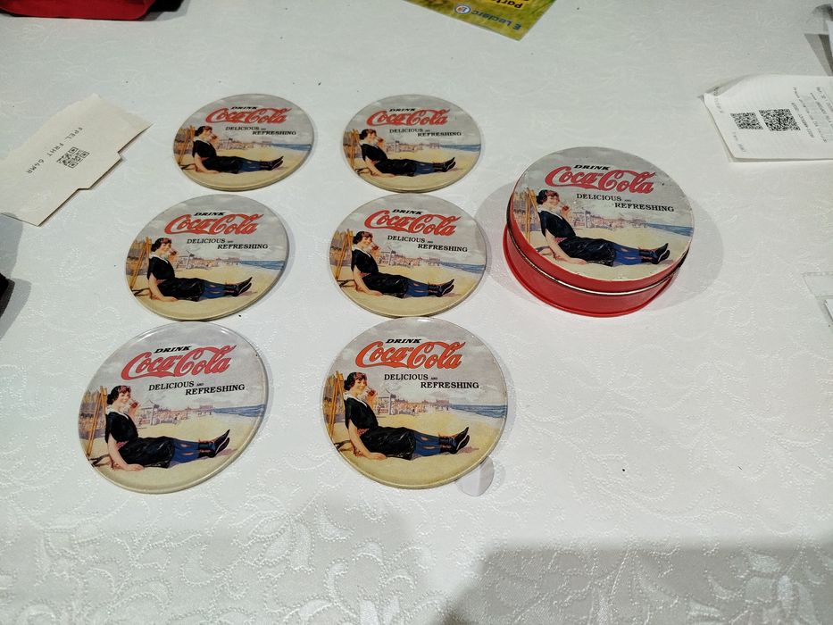 Base para copos da Coca-Cola vintage, em ótimo estado.