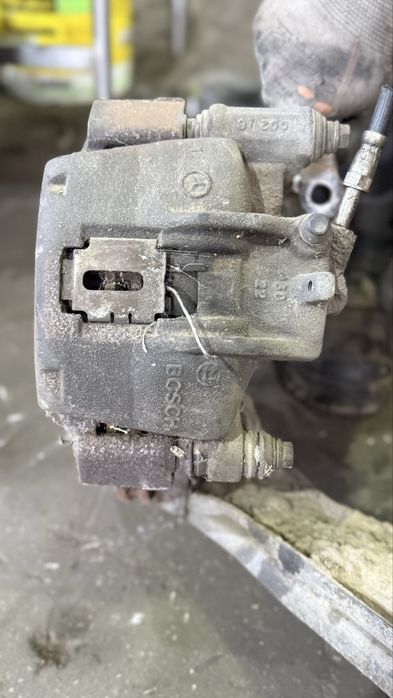PINÇA DE TRAVOA FRENTE DIREITA MERCEDES VITO 110 TD