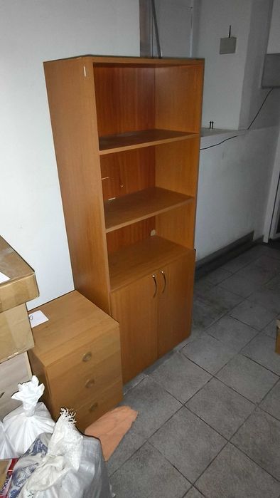 Стеллаж с дверьми (шкаф)