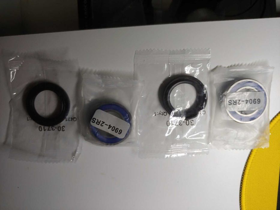 підшипники і сальники в переднє ендуро колесо 6904-2RS