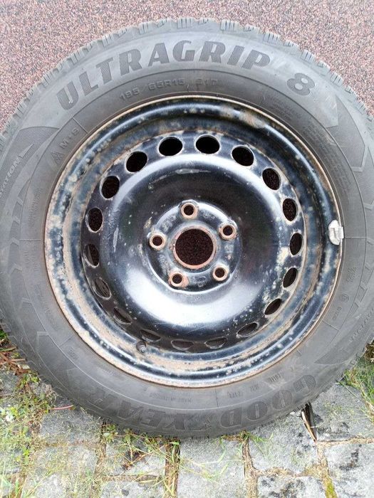 Зимові автошини Goodyear вживані 195/65 R15 разболтовка 5/112
