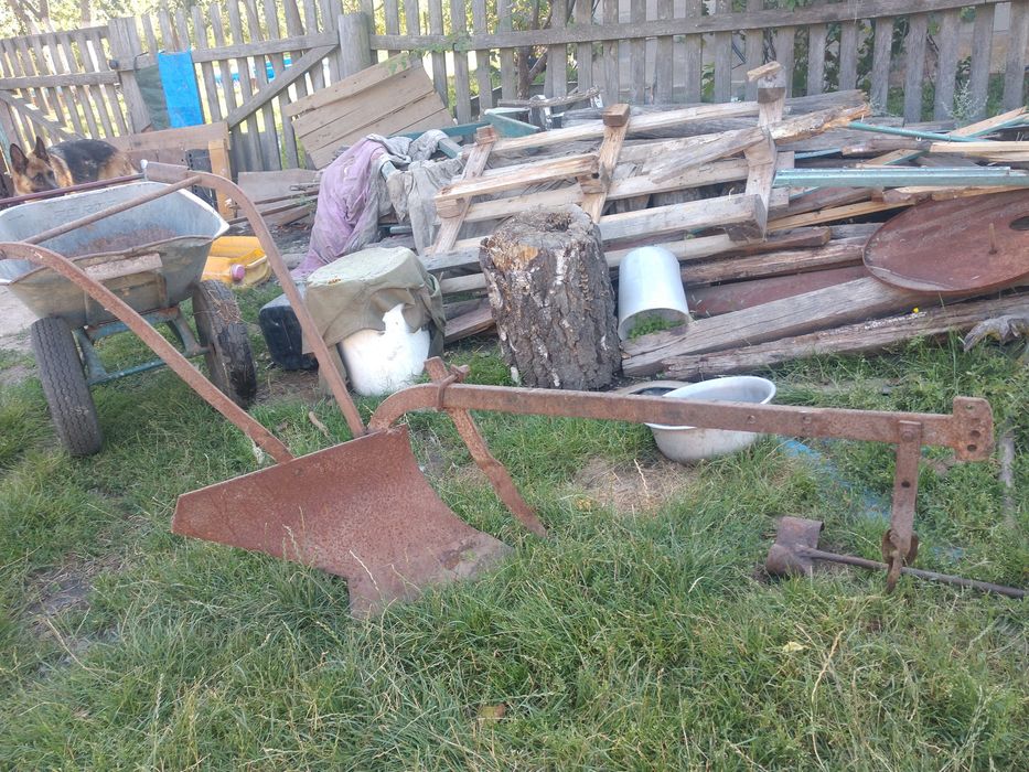 Продам коний плуг,викопуч картоплі і однокорпусний плуг на мінітрактор