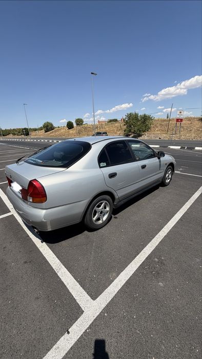 Mitsubishi Carisma — fotografia 3