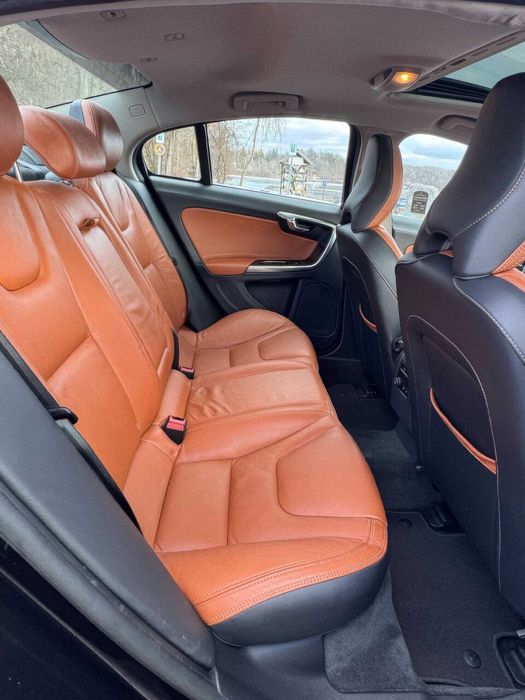 Volvo S60 T5 Platinum      2015