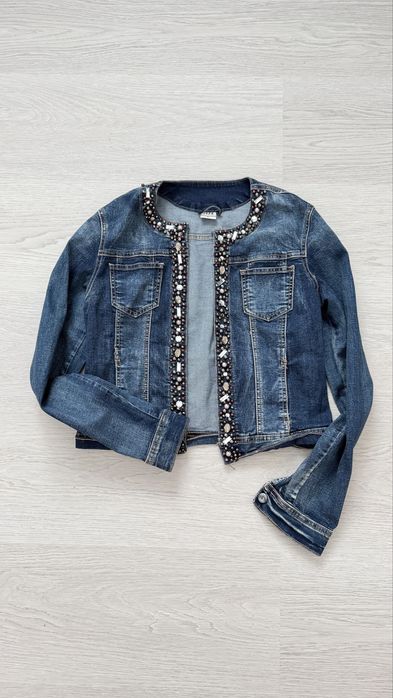 Джинсова куртка з декором