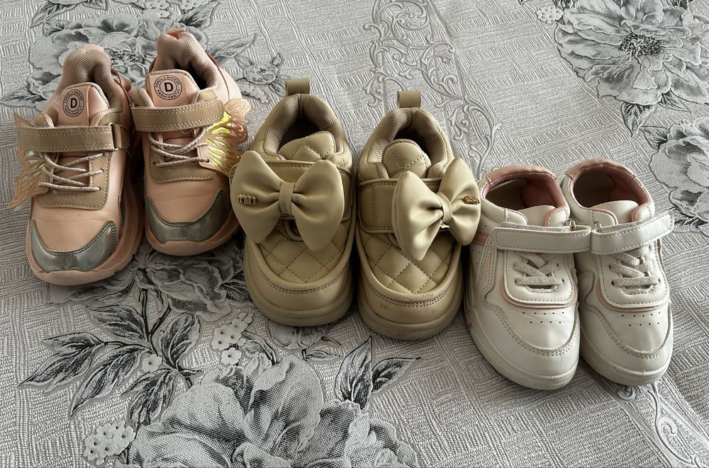 3 пари кед на дівчинку