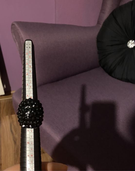 Pierścionek plastikowy czarny cyrkonia 17