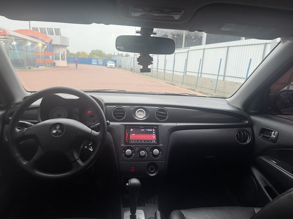 Продам гарний автомобіль Мітсубіши Аутлендер  Mitsubishi Outlander 2,4 газ Автомат