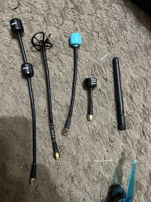 Зарядний пристрій, антени, акуми