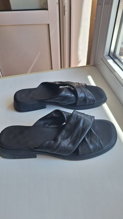 Продам кожаные шлепанцы