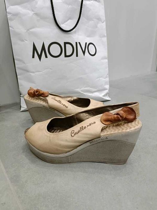 Buty na koturnie vintage sandały beżowe retro moda Italia