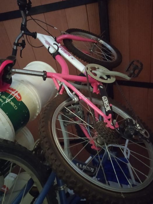Vendo bicicleta rosa para criança