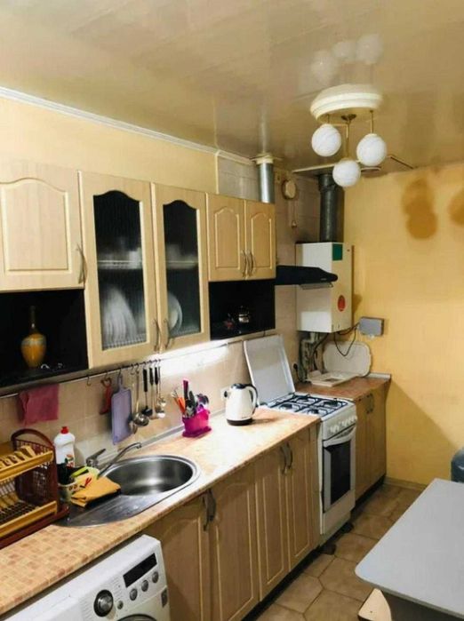 Продаж великої 1/2 частини будинку в самому центрі біля "Сонячного парку"