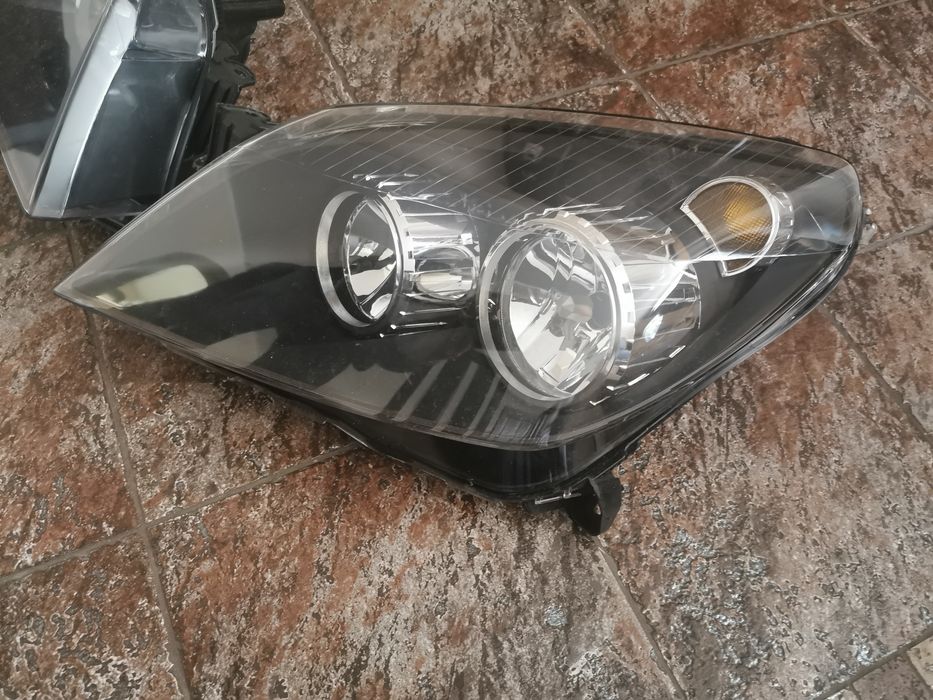 Lampa Reflektora Opel Astra H III Prawa Lewa 20A390B