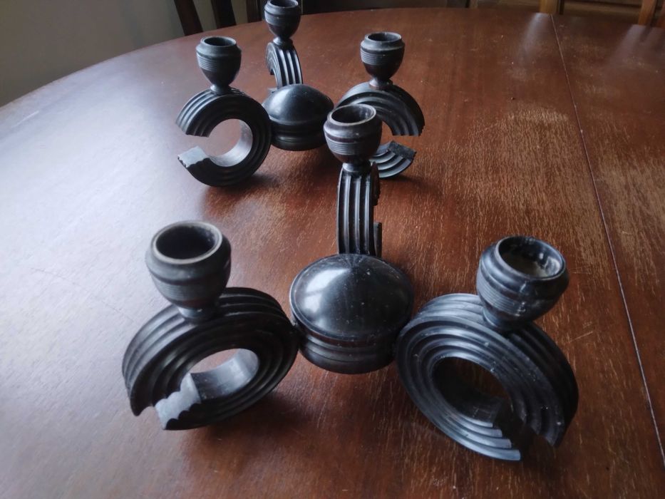 Candelabros em pau preto