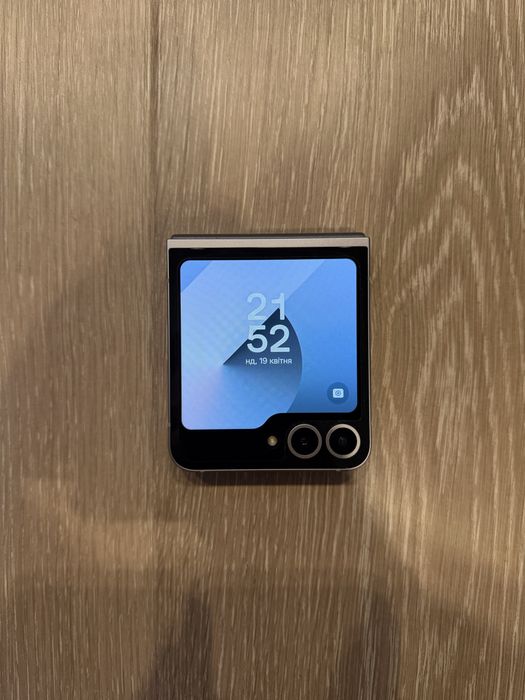 Samsung Galaxy Flip 6