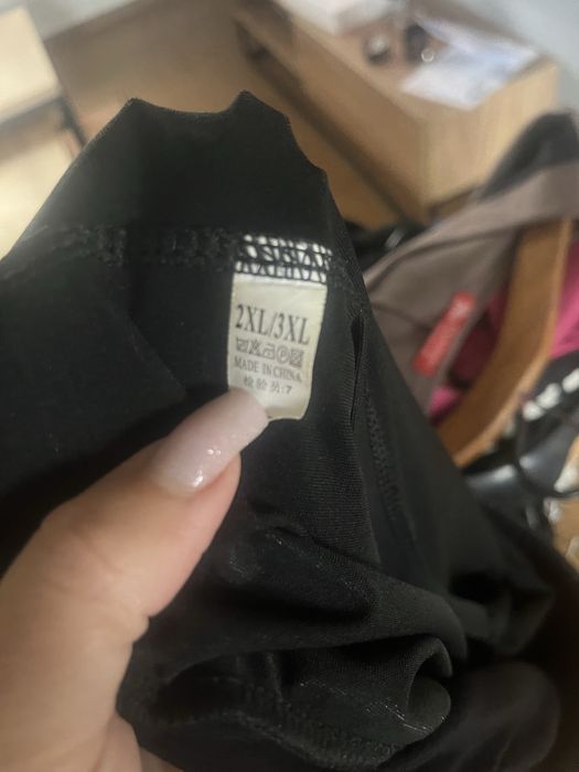 Spodnie damskie czarne błyszczące imitujące skórę XL