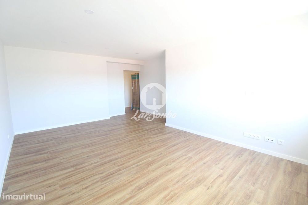 Apartamento T2, remodelado, localizado na prestigiada Urbanização N...