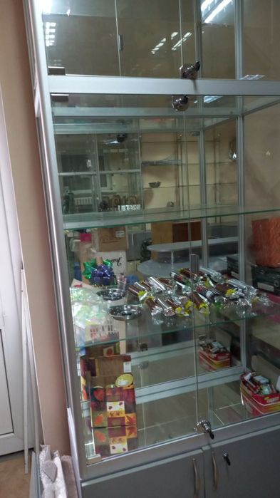 Витрины для магазинов, торгово-выставочное оборудование