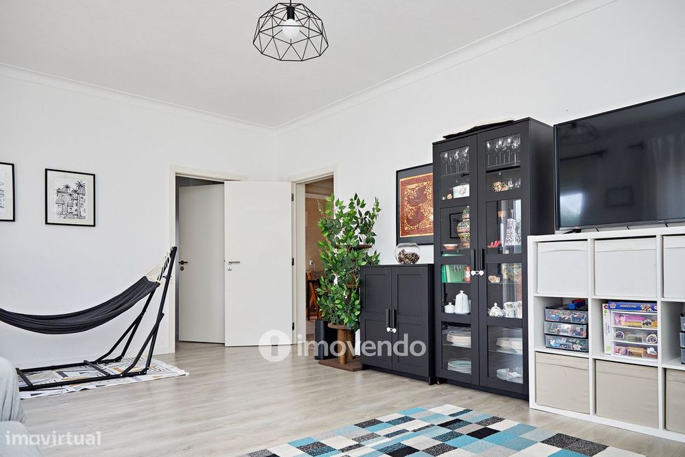 Andar de Moradia T2, com pátio generoso e garagem, em Évora