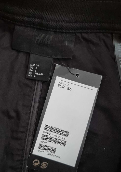 Czarna spódnica haftowana ażurowa wyszywana HM