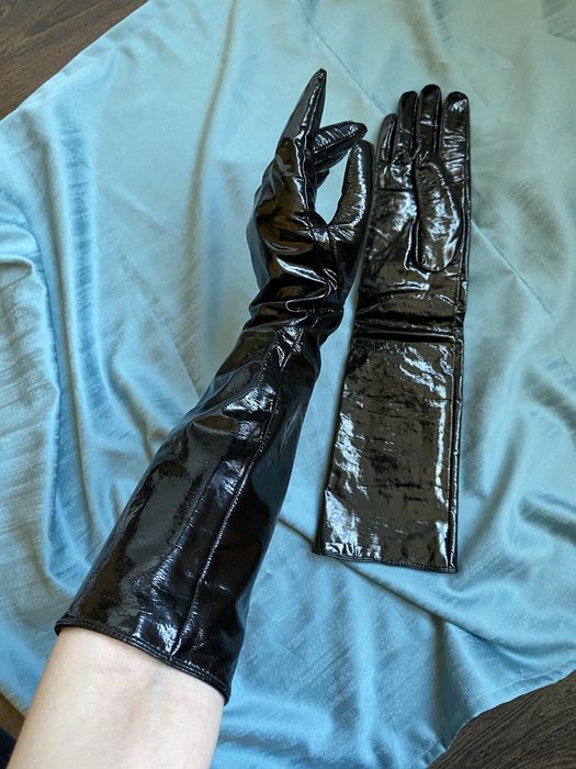 Довгі перчатки рукавички жіночі латексні вінілові лакові лаковані