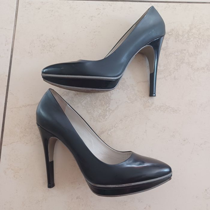 Szpilki HUGO BOSS pełnoskórzane 40/ salon 989 zł