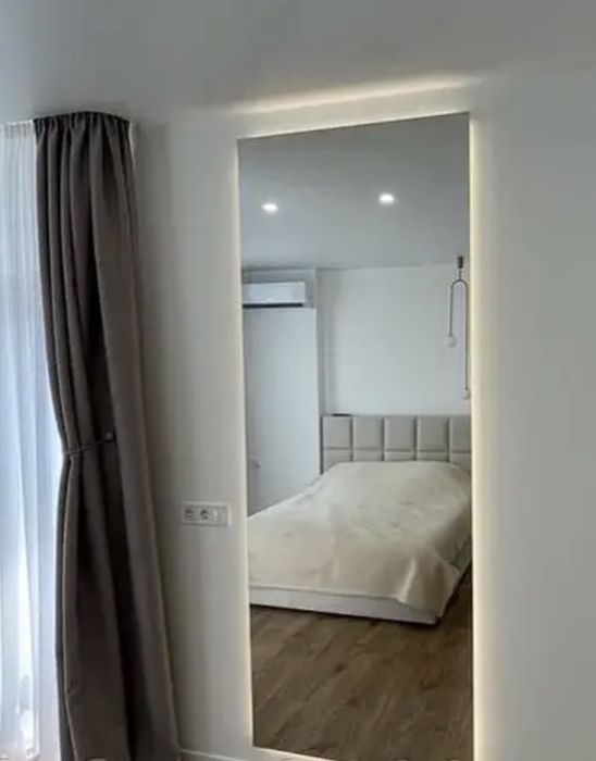 Зеркало настенное с подсветкой большое