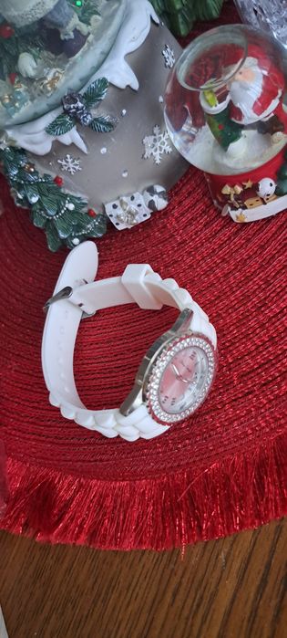 Zegarek  nowy damski w pudełku nieużywany