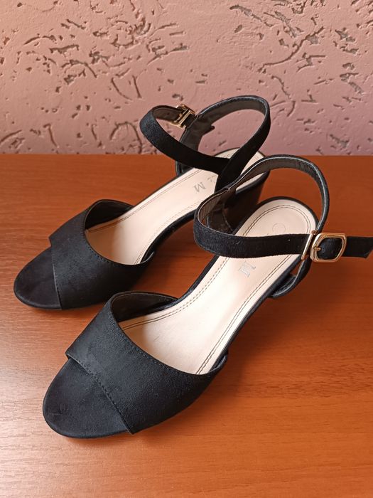 Женские босоножки 39 р, чёрные