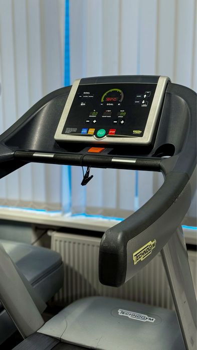 Продам бігову доріжку Technogym Run 500